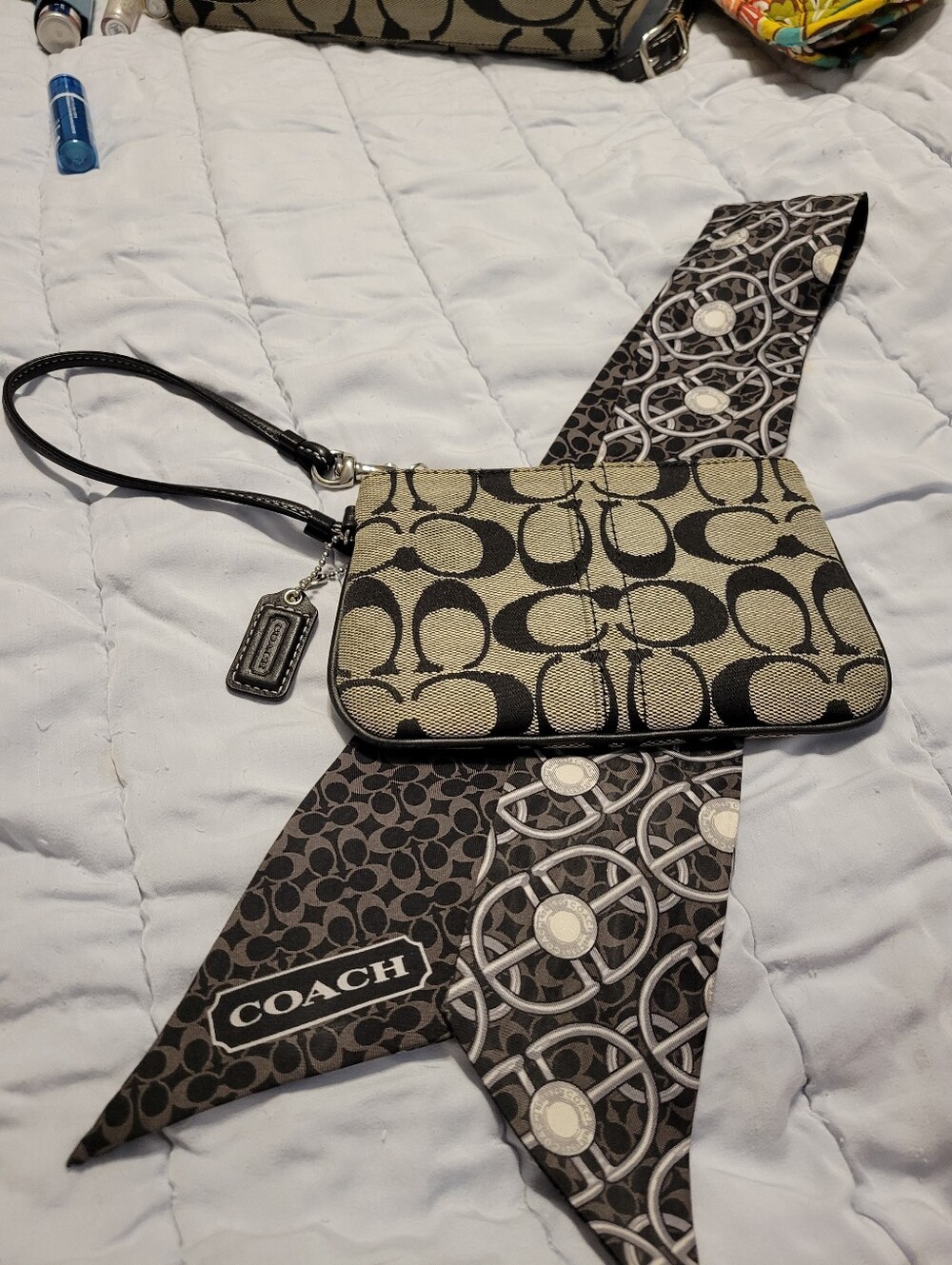 Coach EUC! Signature  "C" Black/Gray Wristlet with a reversible Coach Bag Scarf - Picture 2 of 13